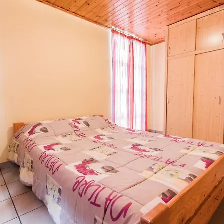 Tidy Holiday With A Terrace Located In The Ourthedal Vakantiehuis *